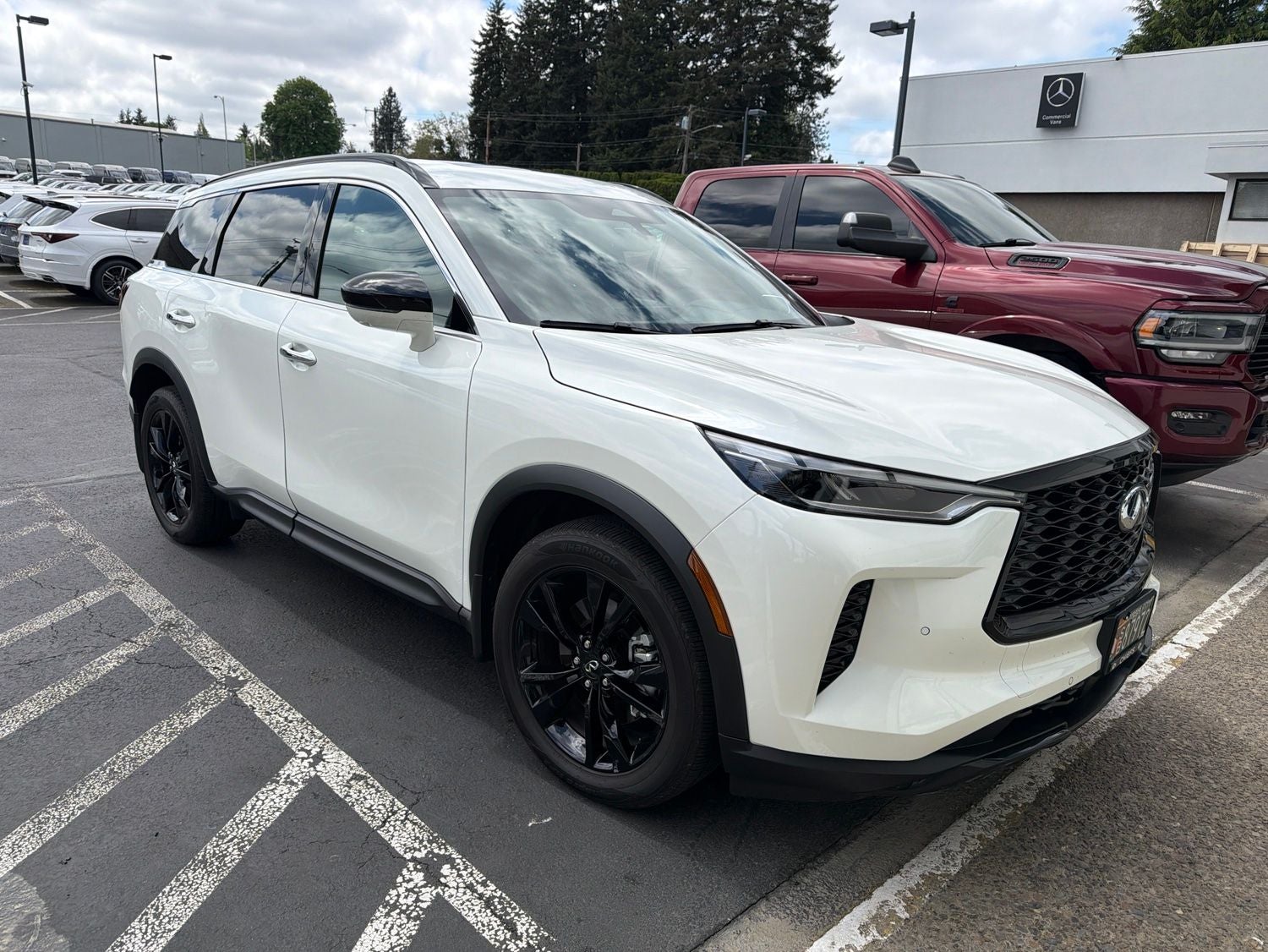2025 INFINITI QX60 LUXE