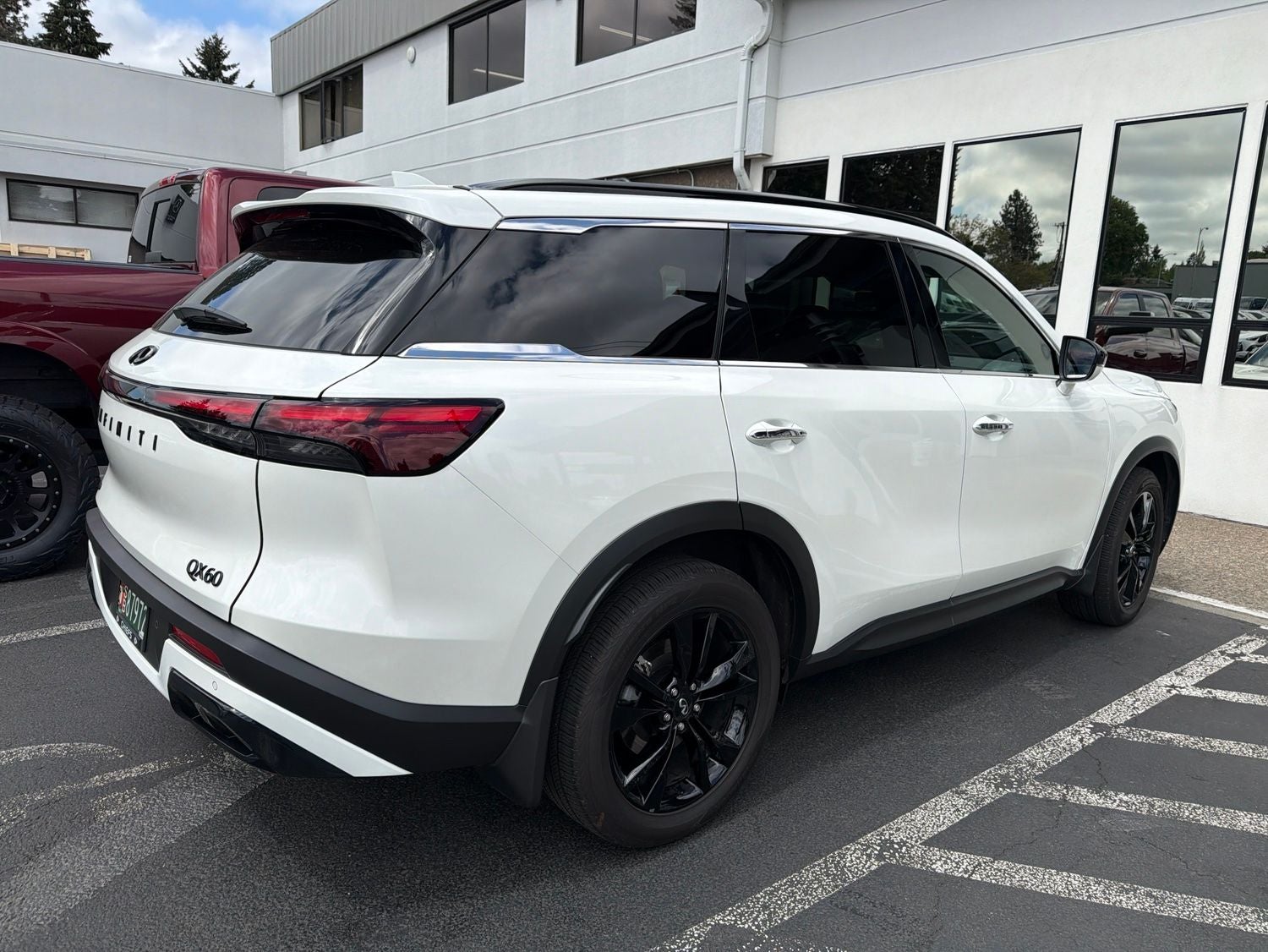 2025 INFINITI QX60 LUXE