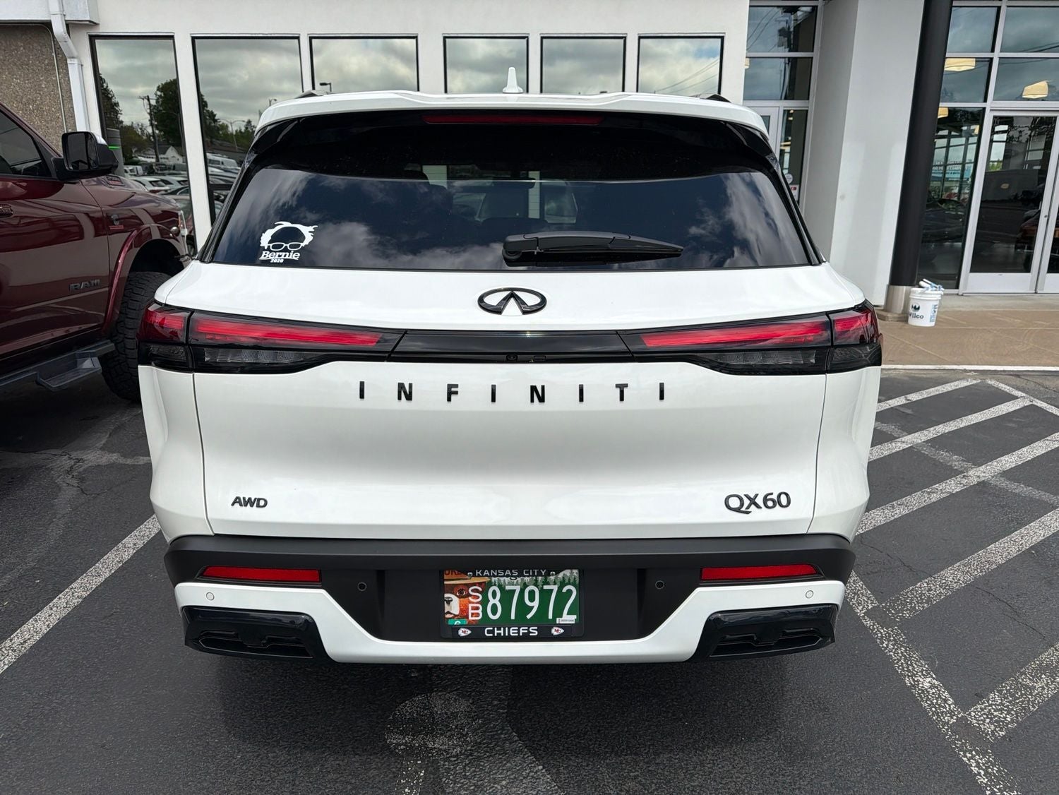2025 INFINITI QX60 LUXE