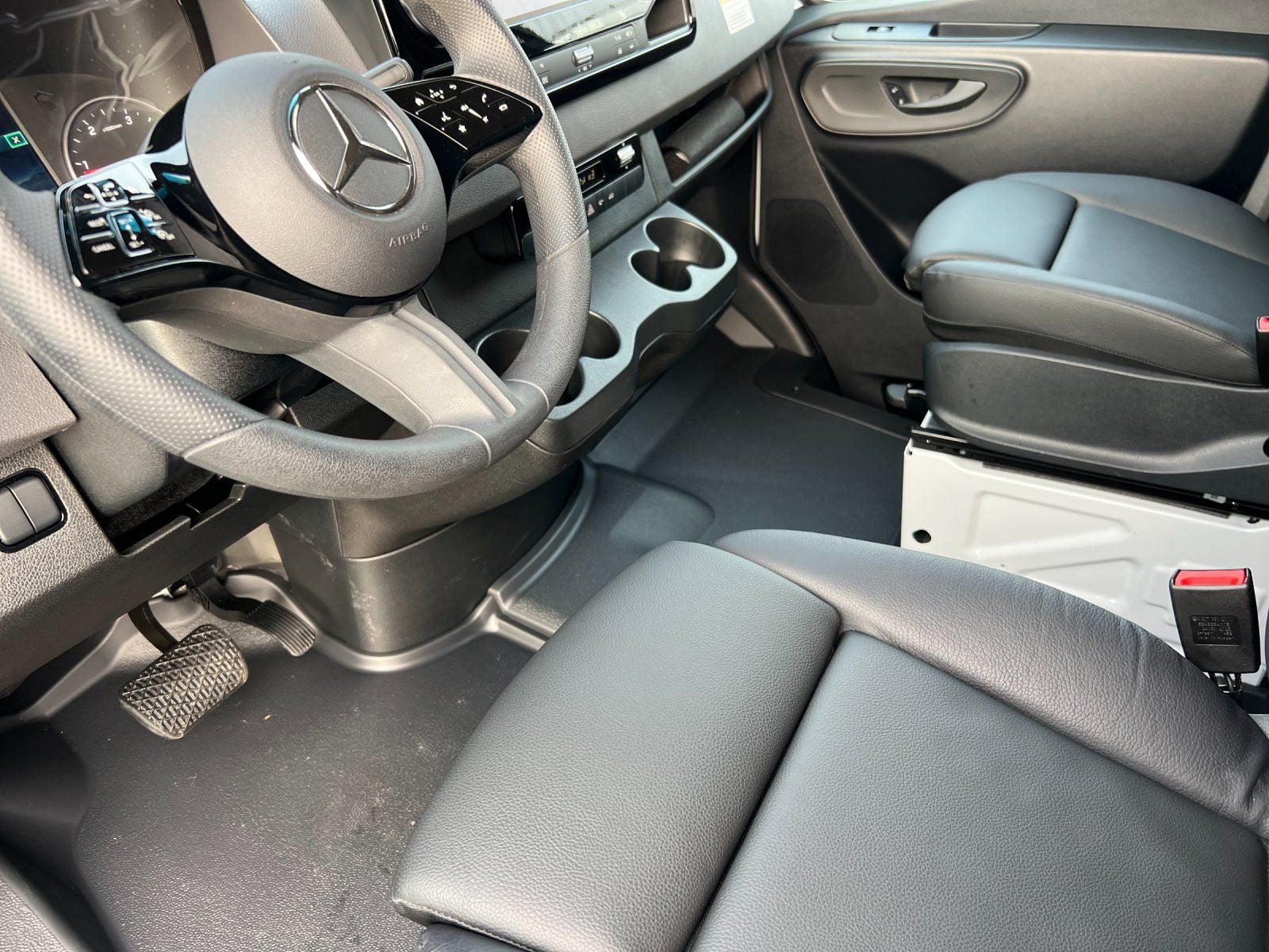 2025 Mercedes-Benz Sprinter 2500 Cargo 144 WB High Roof