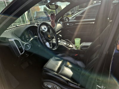 2017 Porsche Cayenne Platinum Edition