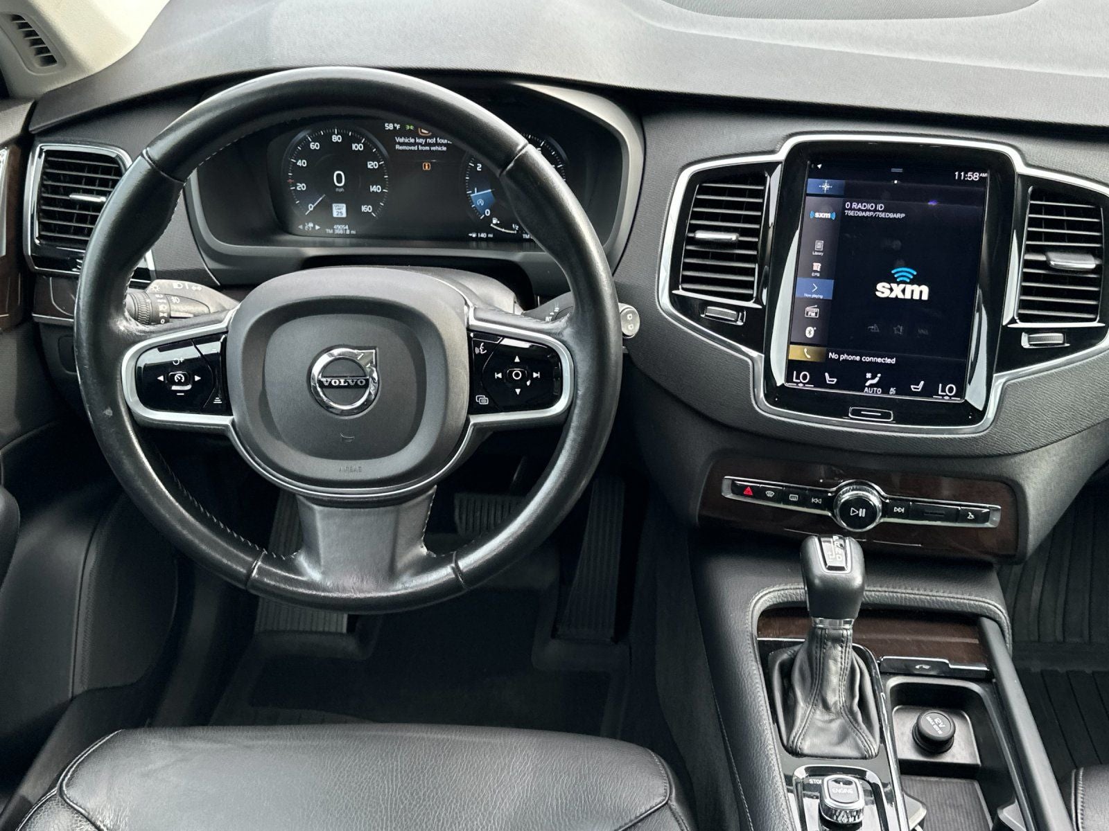 2017 Volvo XC90 T6 Momentum