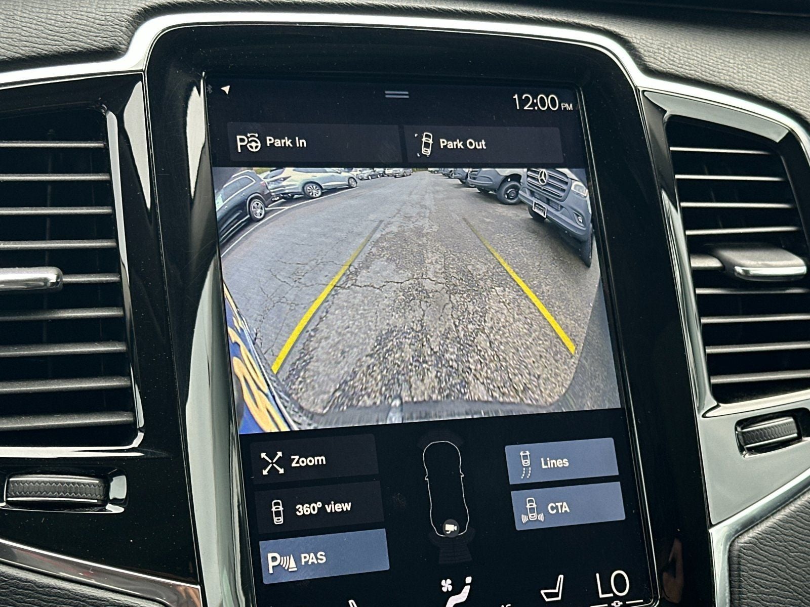 2017 Volvo XC90 T6 Momentum