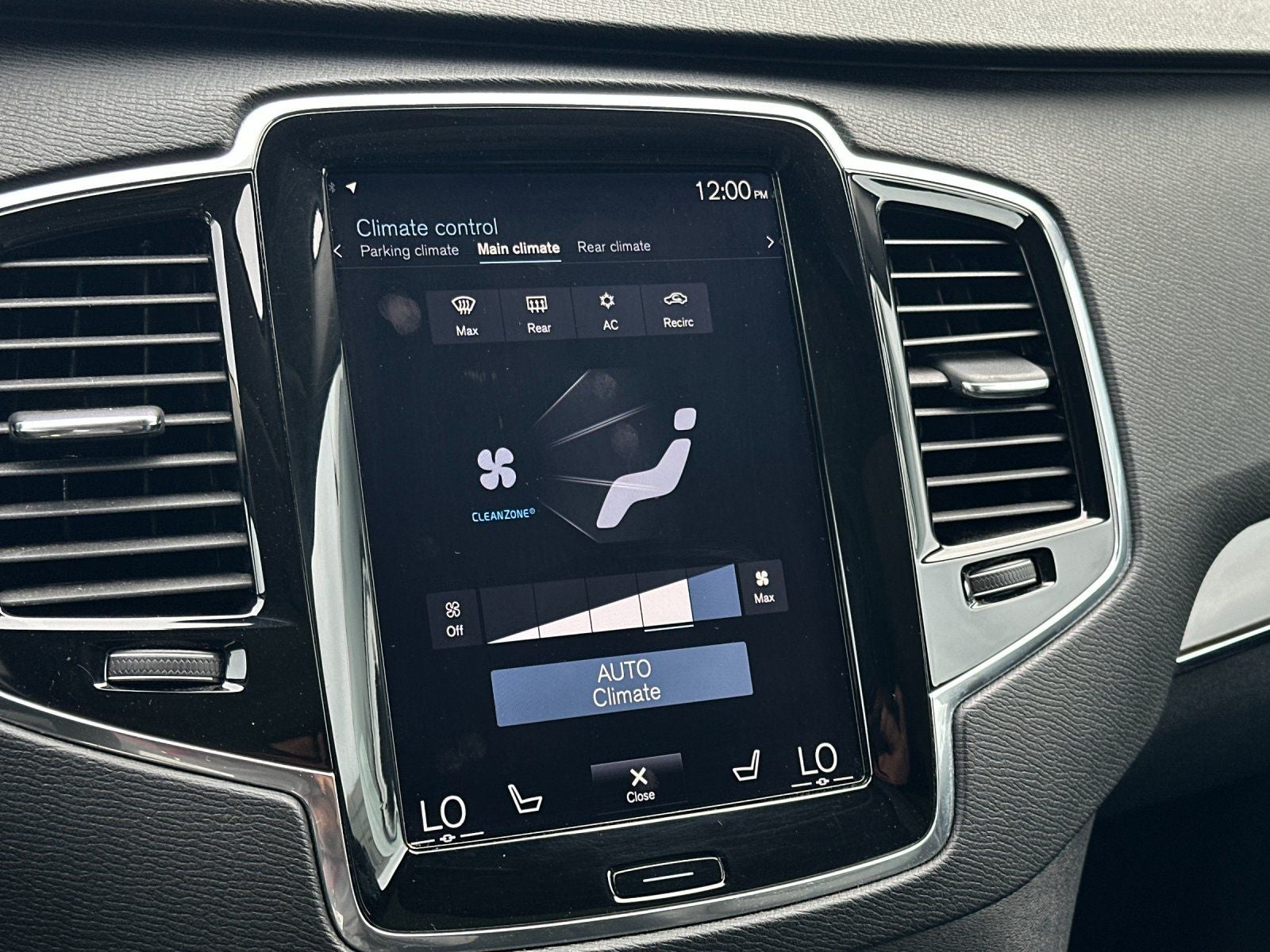 2017 Volvo XC90 T6 Momentum