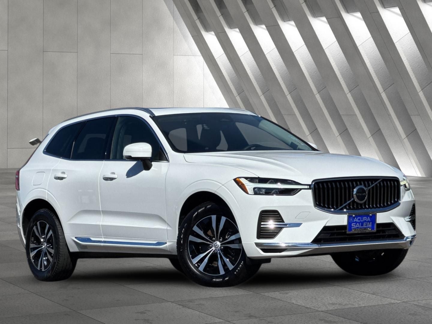 2022 Volvo XC60 Recharge Plug-In Hybrid T8 Inscription Expression