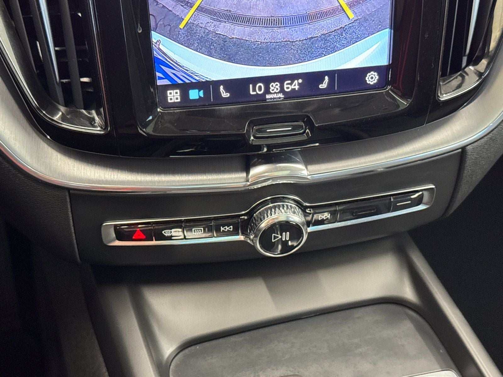 2022 Volvo XC60 Recharge Plug-In Hybrid T8 Inscription Expression