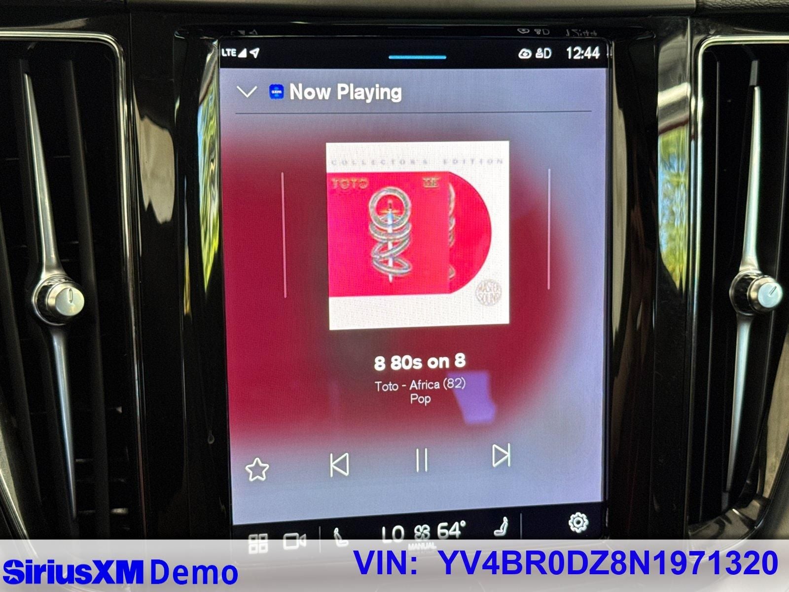 2022 Volvo XC60 Recharge Plug-In Hybrid T8 Inscription Expression