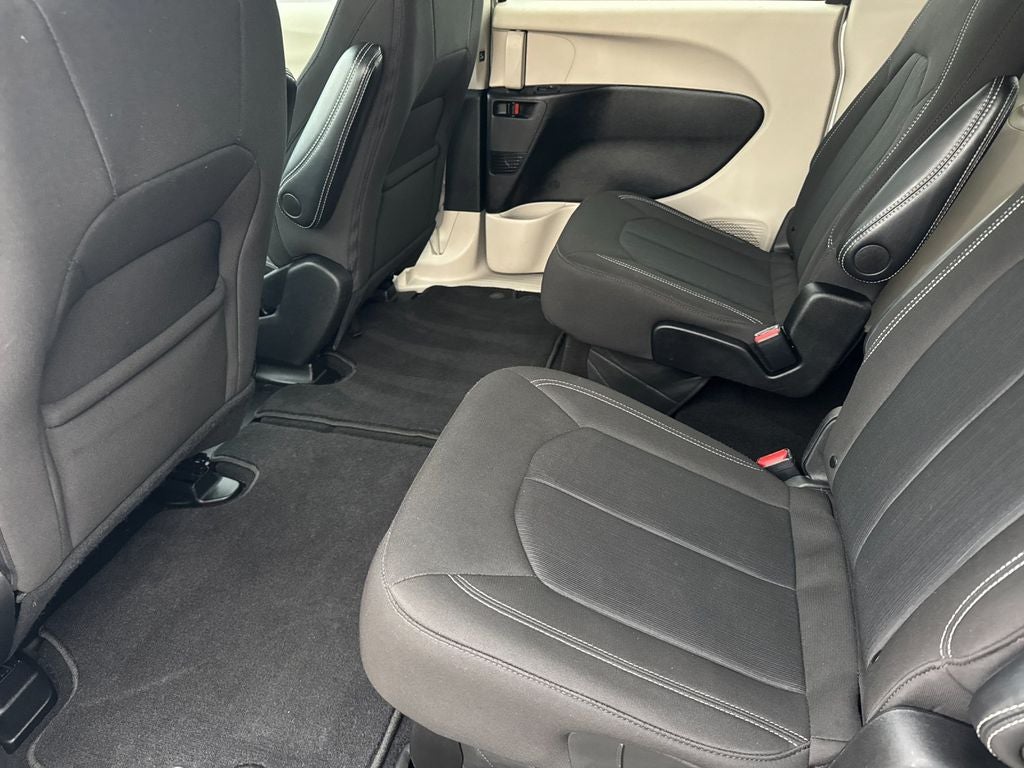 2024 Chrysler Voyager LX