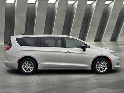 2024 Chrysler Voyager LX