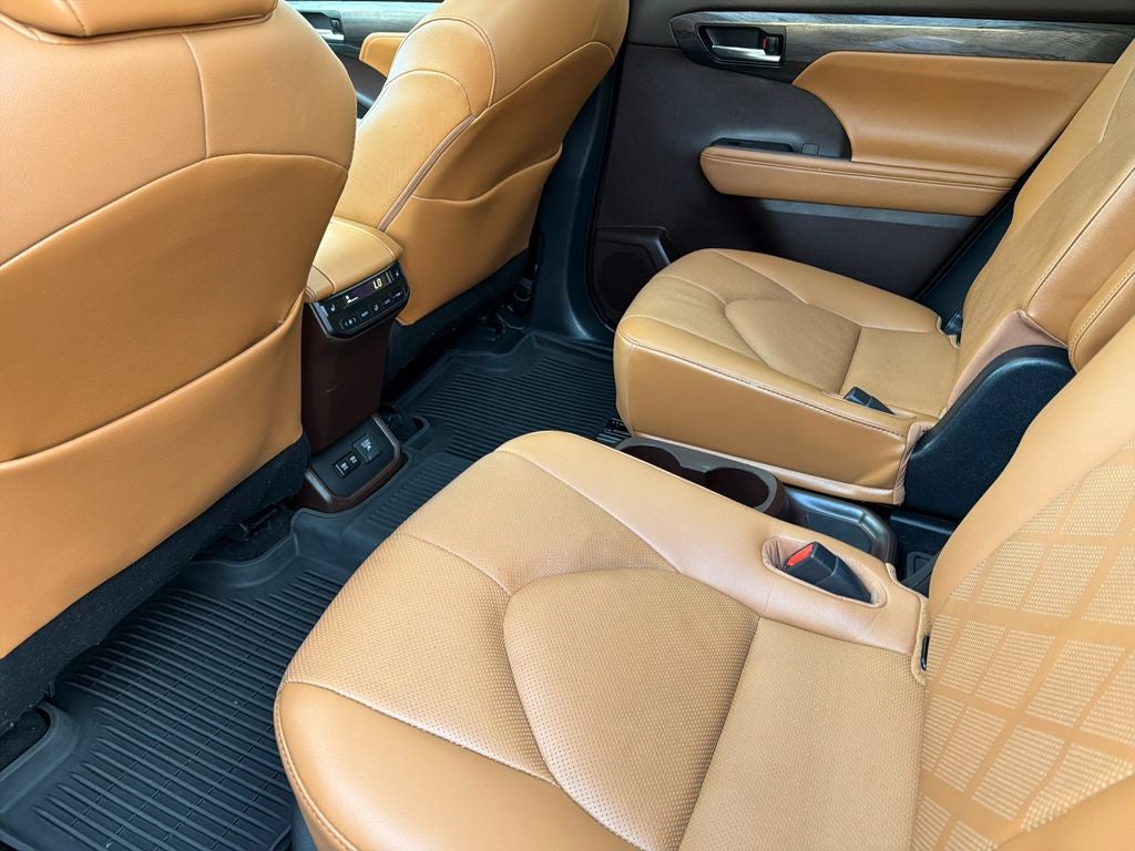 2021 Toyota Highlander Hybrid Platinum