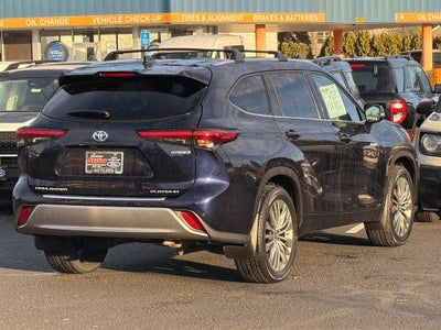 2021 Toyota Highlander Hybrid Platinum