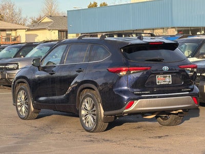 2021 Toyota Highlander Hybrid Platinum